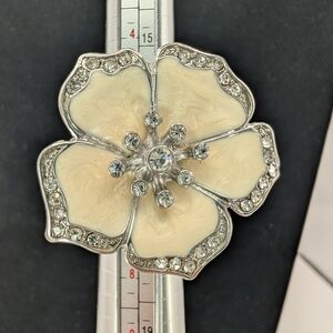 Flower Ring White Pearl and Silver with Adjustable Stretch Band